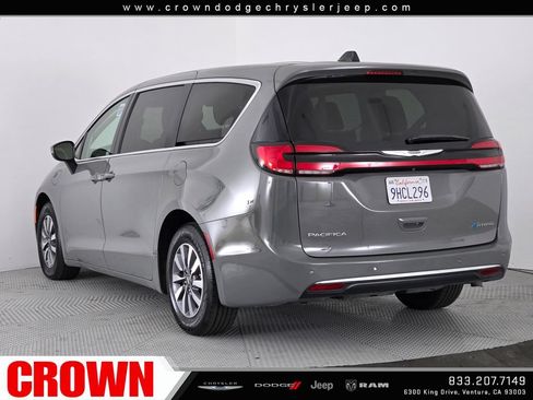 Used 2023 Chrysler Pacifica Touring-L FWD image 5