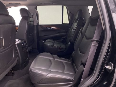 Used 2015 Cadillac Escalade Luxury image 16