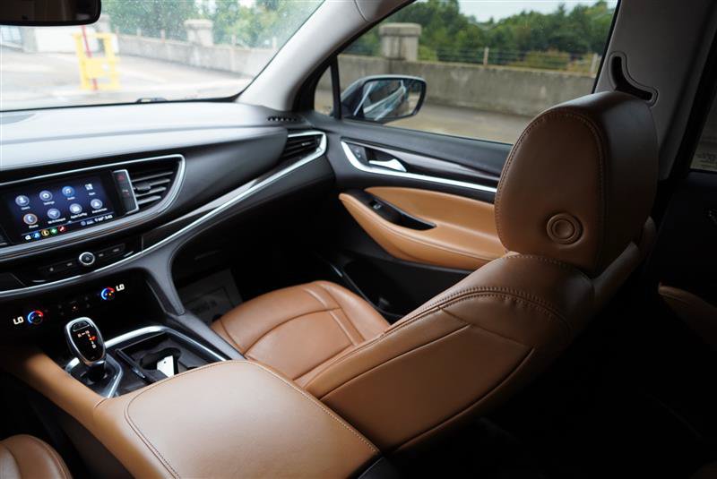 Used 2020 Buick Enclave Essence FWD image 35