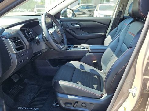 Used 2025 Nissan Rogue SV AWD/4WD image 3