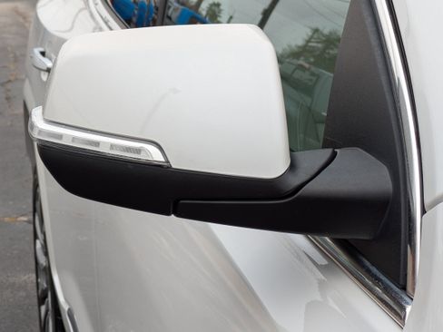 Certified 2023 GMC Acadia Denali w/ Denali Ultimate Package image 11