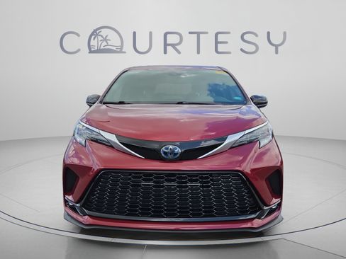 Certified 2021 Toyota Sienna XSE AWD/4WD image 4