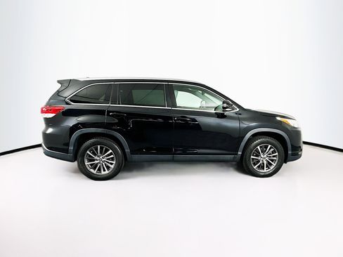 Used 2019 Toyota Highlander XLE image 10