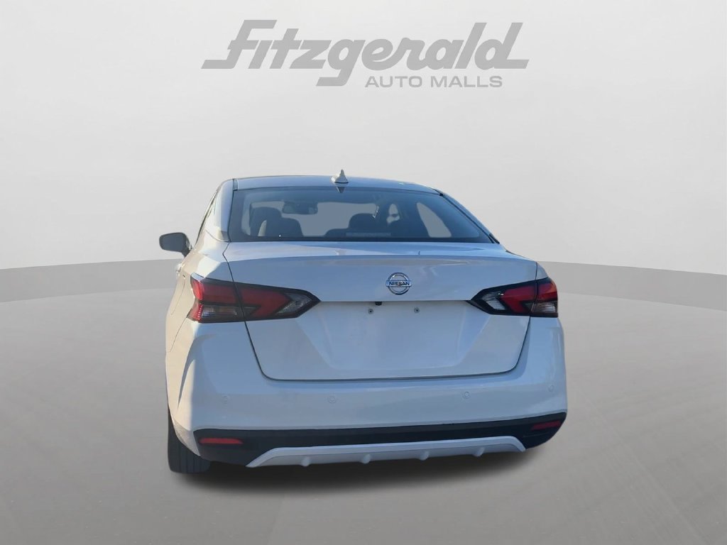 Used 2022 Nissan Versa SV FWD image 8