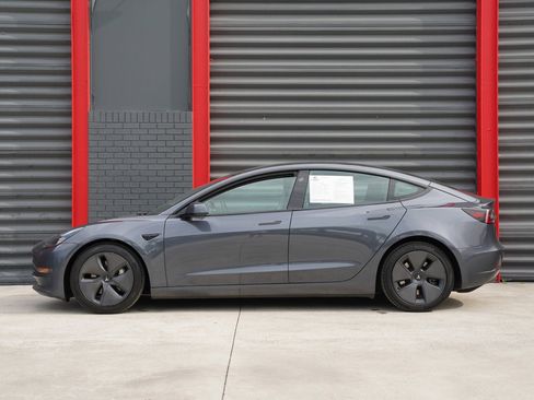 Used 2023 Tesla Model 3 Standard Range image 4