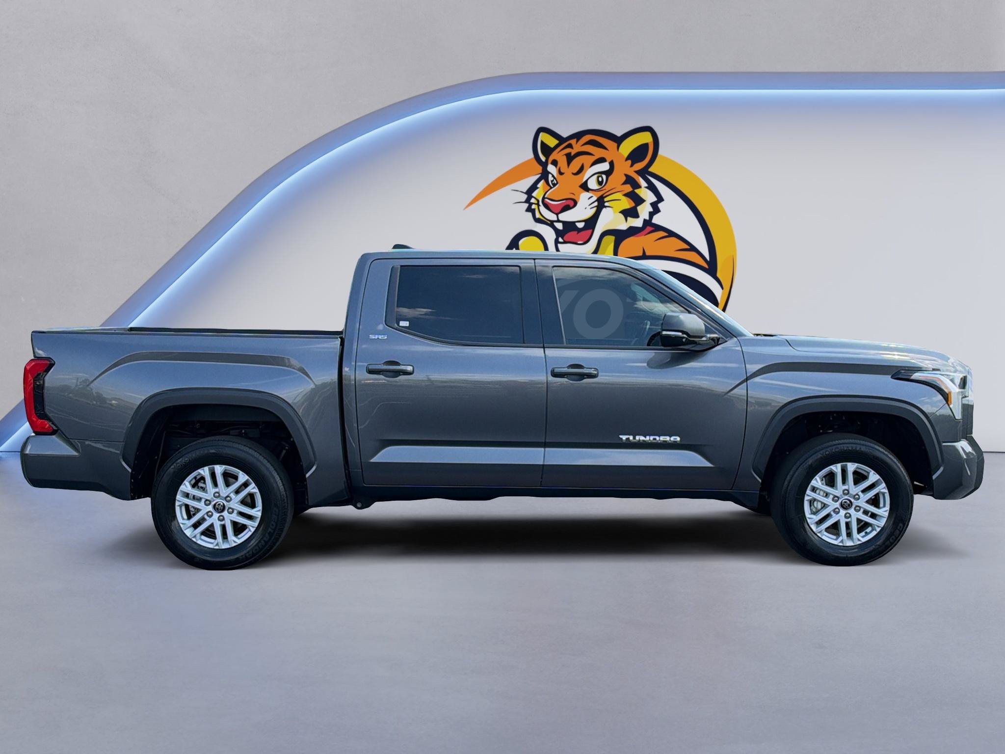 Used 2023 Toyota Tundra SR5 w/ SR5 Premium Package AWD/4WD image 4