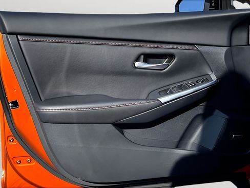 Used 2025 Nissan Sentra SR w/ SR Premium Package FWD image 18