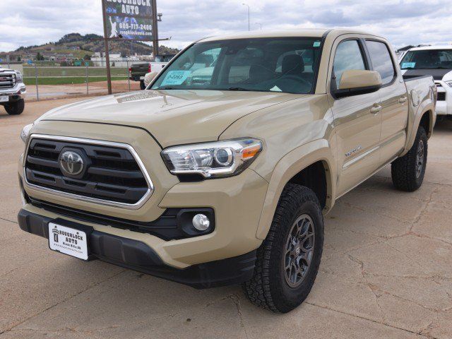 Used 2018 Toyota Tacoma SR5 AWD/4WD image 2