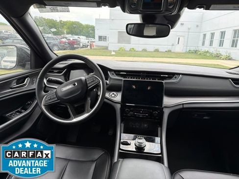Used 2024 Jeep Grand Cherokee Limited w/ Black Appearance Package AWD/4WD image 12