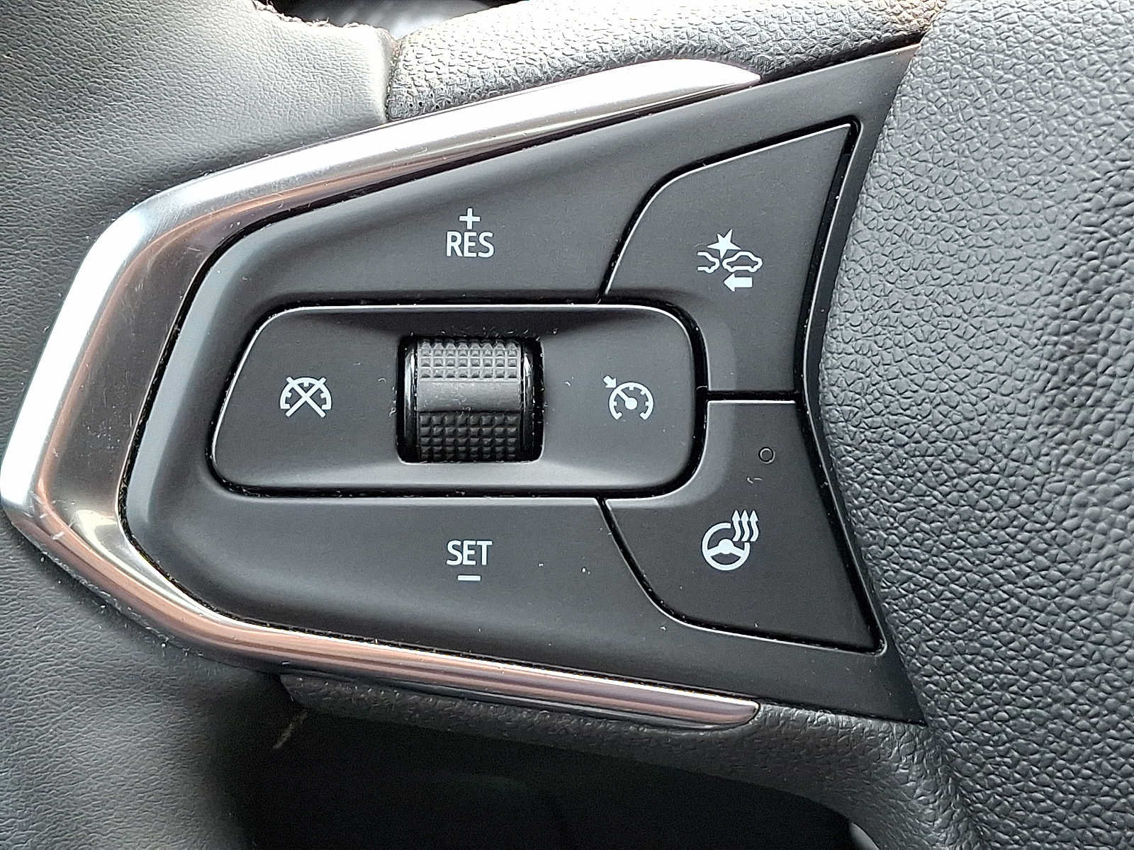 Used 2024 Chevrolet Trax ACTIV w/ Sunroof Package FWD image 22