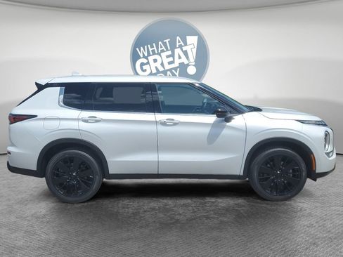 New 2026 Mitsubishi Outlander LE AWD/4WD image 2