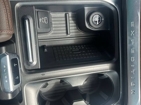 Used 2025 Ford Expedition King Ranch AWD/4WD image 23