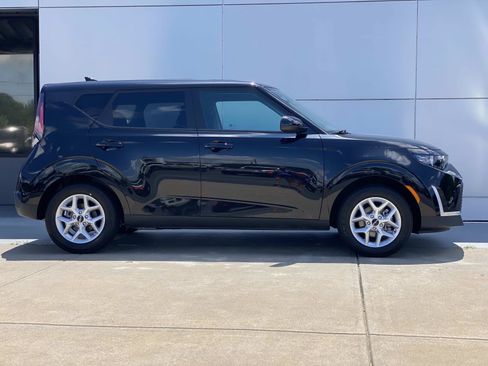 Used 2025 Kia Soul S FWD image 3