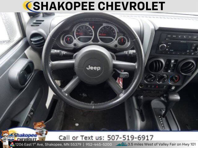 Used 2010 Jeep Wrangler Unlimited Rubicon AWD/4WD image 12