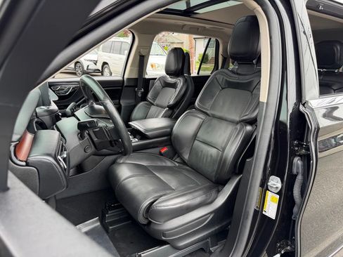 Used 2023 Lincoln Aviator Grand Touring w/ Equipment Group 301A AWD/4WD image 18