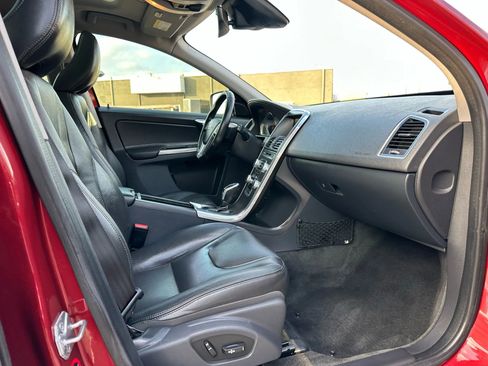 Used 2016 Volvo XC60 T5 Premier w/ Proximity Package image 22