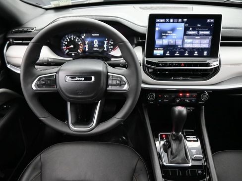 Used 2023 Jeep Compass Limited AWD/4WD image 5