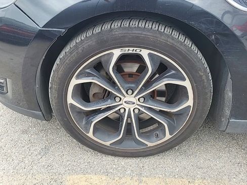 Used 2015 Ford Taurus SHO image 2