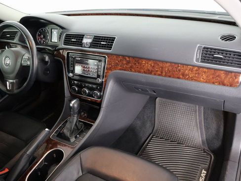 Used 2013 Volkswagen Passat 2.5 SEL Premium FWD image 9