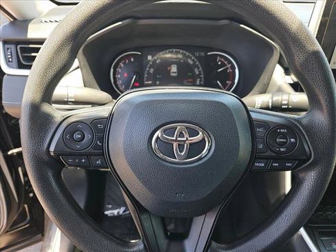 Used 2025 Toyota RAV4 XLE FWD image 12