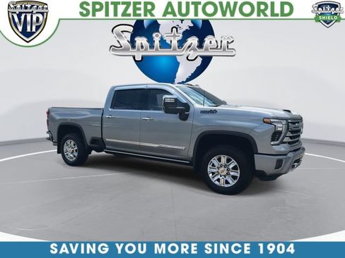 Used 2024 Chevrolet Silverado 3500 High Country w/ High Country Premium Package AWD/4WD image 2