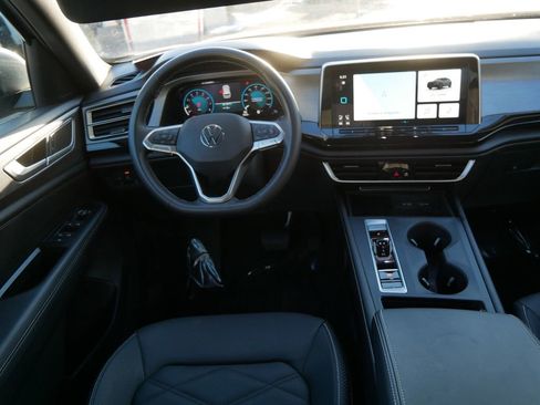 Used 2025 Volkswagen Atlas Cross Sport SE image 12