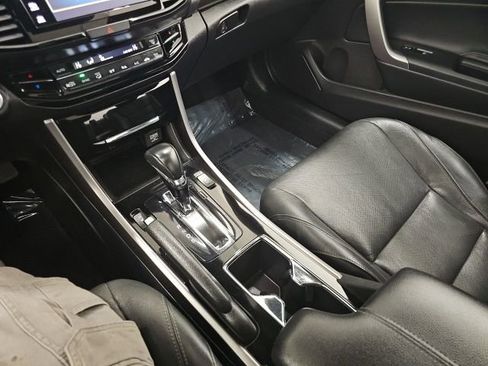 Used 2017 Honda Accord Touring image 23