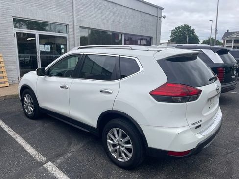 Used 2017 Nissan Rogue SV FWD image 3