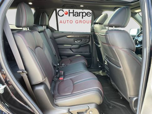 Used 2025 Honda Pilot Black Edition image 12