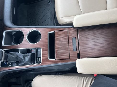 Used 2023 Toyota Sienna XLE image 21