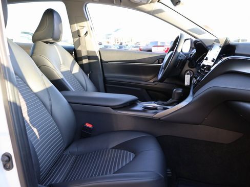 Used 2024 Toyota Camry SE image 9