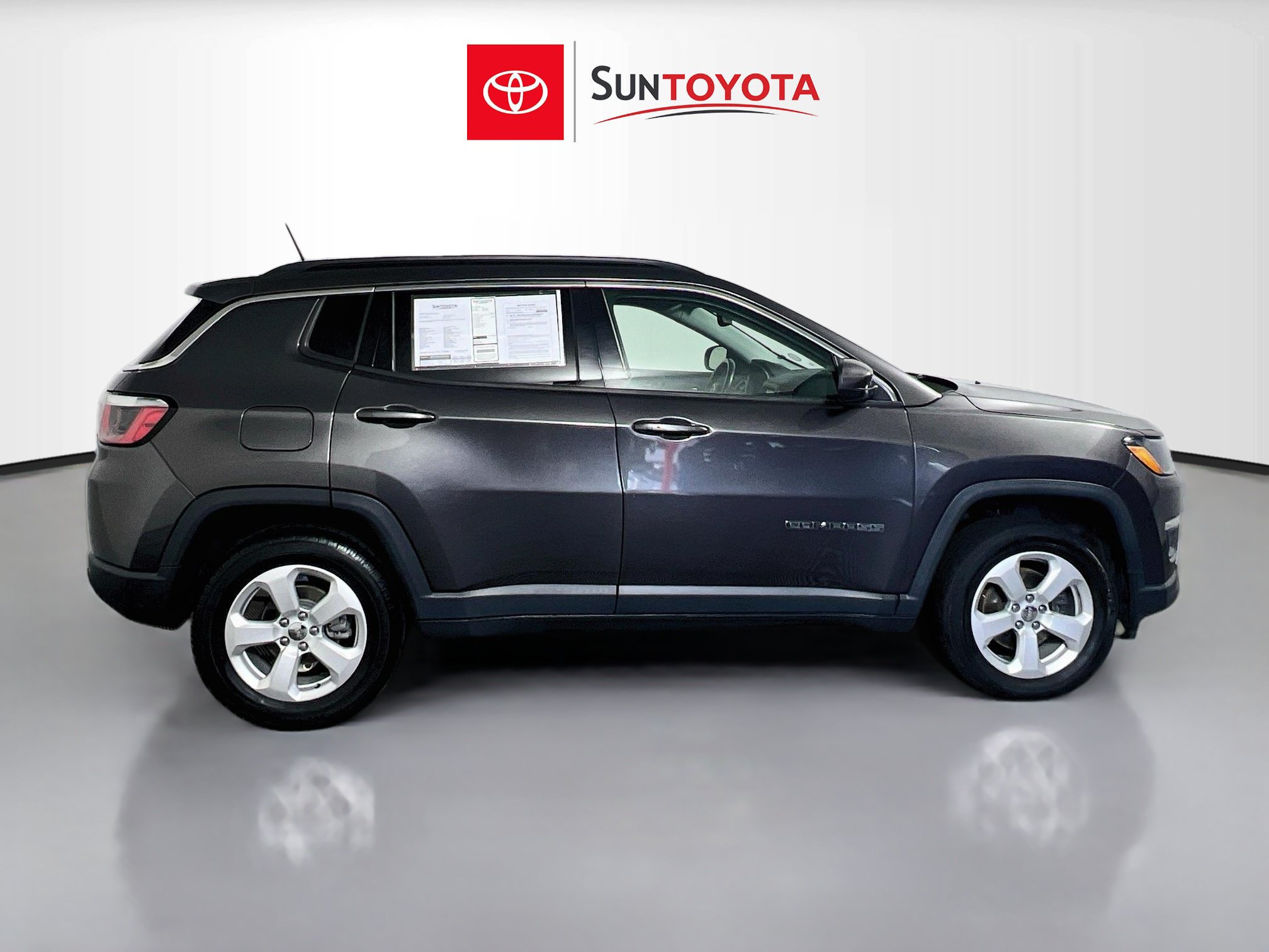 Used 2018 Jeep Compass Latitude w/ Popular Equipment Group AWD/4WD image 2