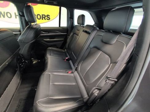 Used 2024 Jeep Grand Cherokee Limited AWD/4WD image 30