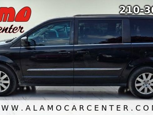Used 2014 Chrysler Town & Country Touring FWD image 2