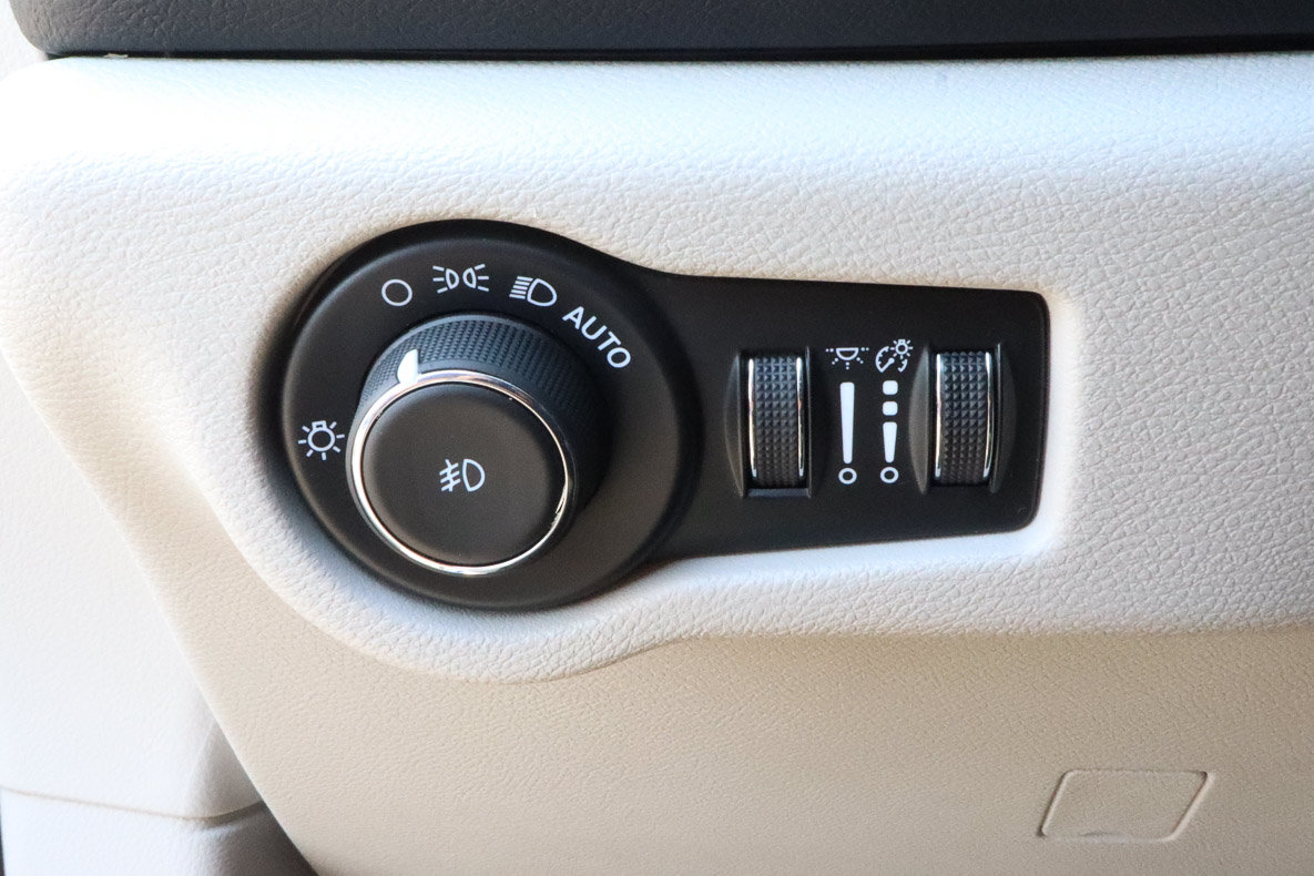 Used 2024 Chrysler Pacifica Touring-L FWD image 18