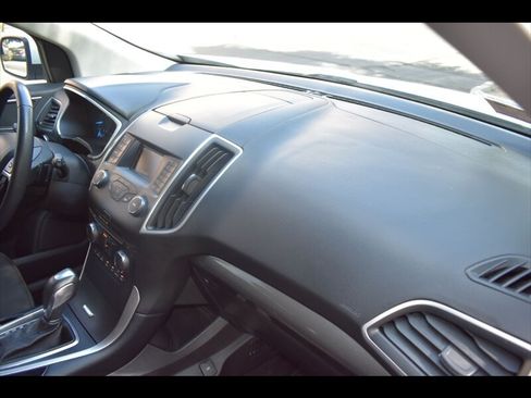 Used 2018 Ford Edge SEL FWD image 37