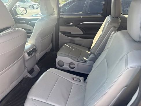 Used 2018 Toyota Highlander Limited AWD/4WD image 15