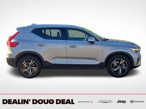 Used 2025 Volvo XC40 B5 Core image 7
