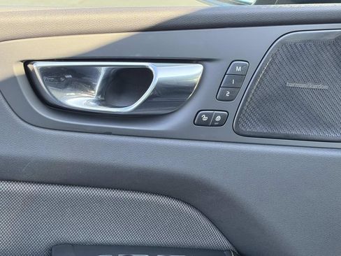 Certified 2023 Volvo XC60 B5 Ultimate w/ Climate Package image 18