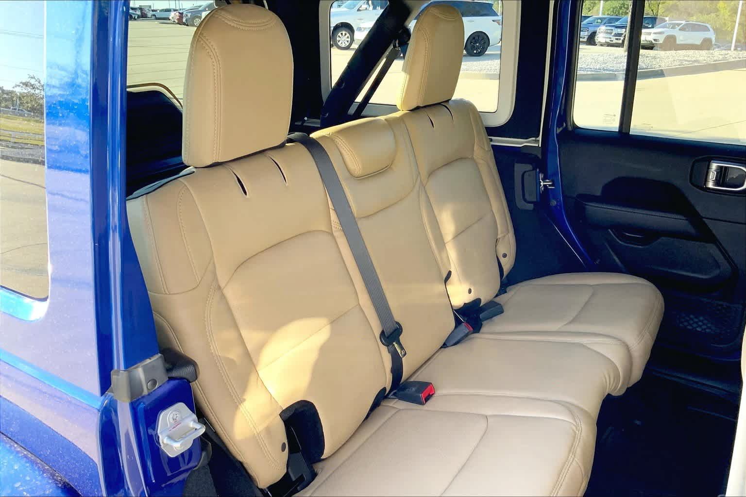 Used 2020 Jeep Wrangler Unlimited Sahara AWD/4WD image 18