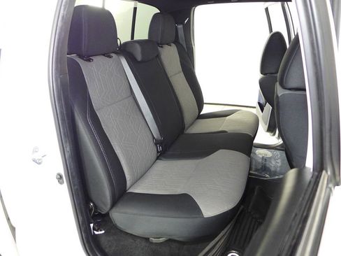 Used 2022 Toyota Tacoma TRD Off-Road image 19