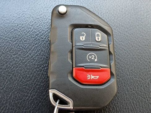 Used 2021 Jeep Gladiator Rubicon AWD/4WD image 29