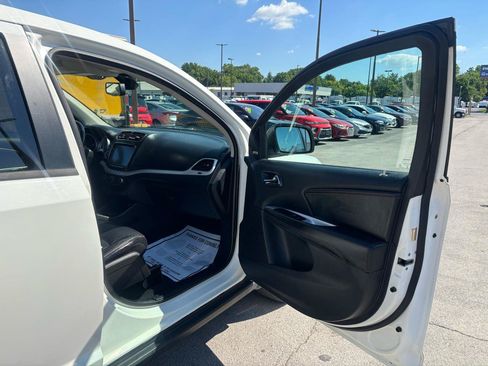 Used 2019 Dodge Journey GT AWD/4WD image 17