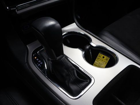 Used 2019 Jeep Grand Cherokee Altitude image 21