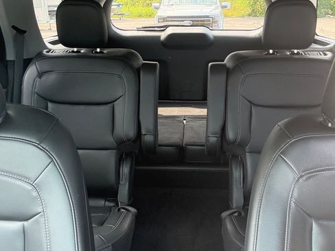 Used 2023 Ford Explorer XLT w/ Equipment Group 202A AWD/4WD image 15