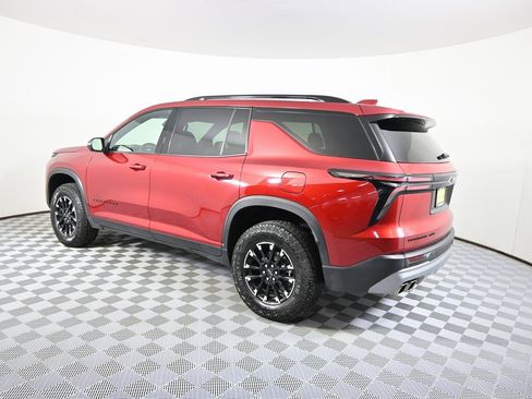 Used 2024 Chevrolet Traverse Z71 image 4