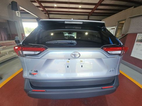 Used 2025 Toyota RAV4 LE AWD/4WD image 7