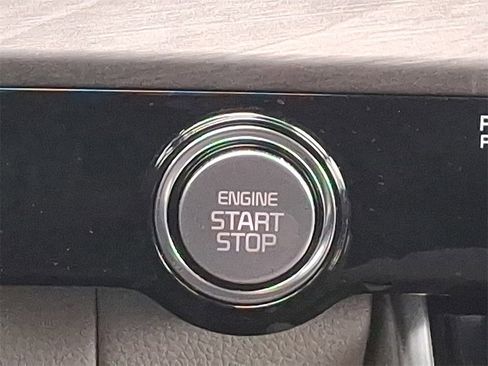 Used 2024 Kia Carnival EX image 24