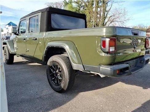 Used 2022 Jeep Gladiator Sport AWD/4WD image 7