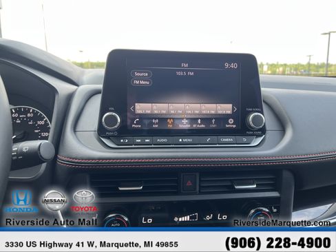 Used 2025 Nissan Rogue SV AWD/4WD image 17